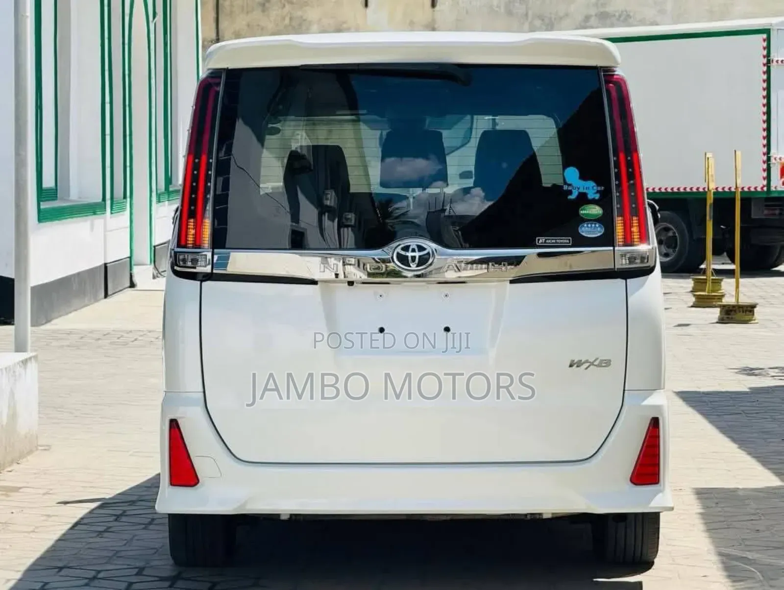 Toyota Noah 2.0 FWD (8 Seater) 2019 White