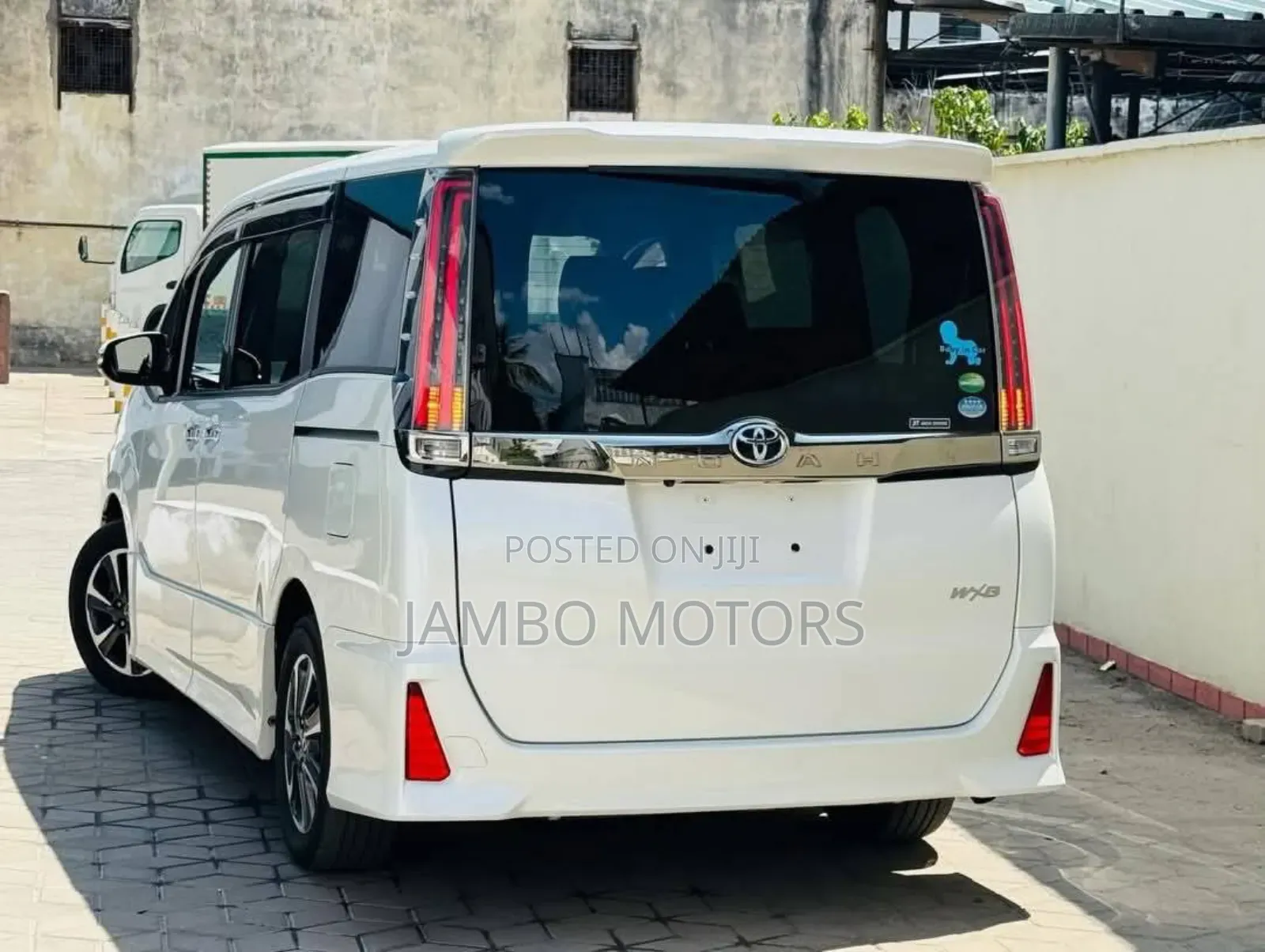 Toyota Noah 2.0 FWD (8 Seater) 2019 White