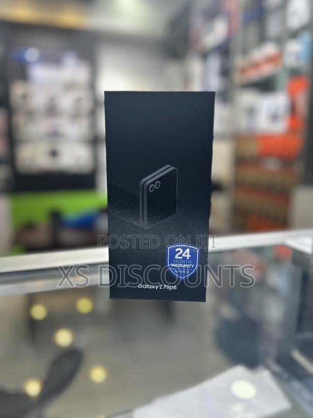New Samsung Galaxy Z Flip6 256 GB Black - thumbnail 2