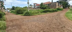 100 by 50 in Murram Road Ngoingwa