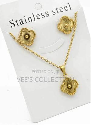 Vancleef Ladies Jewelry Sets - main view