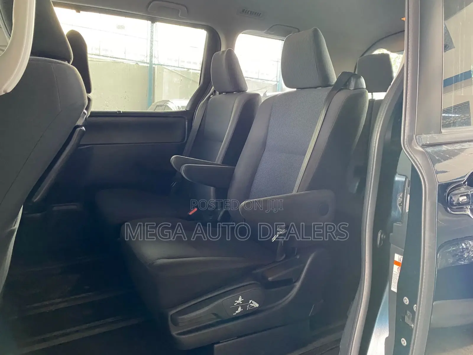 Toyota Voxy 2018 Blue