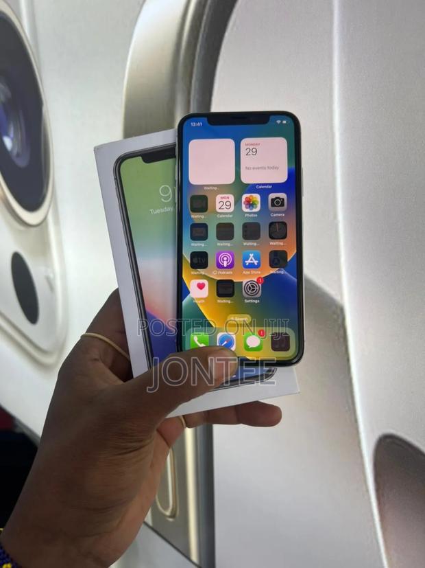 New Apple iPhone X 256 GB White - main view