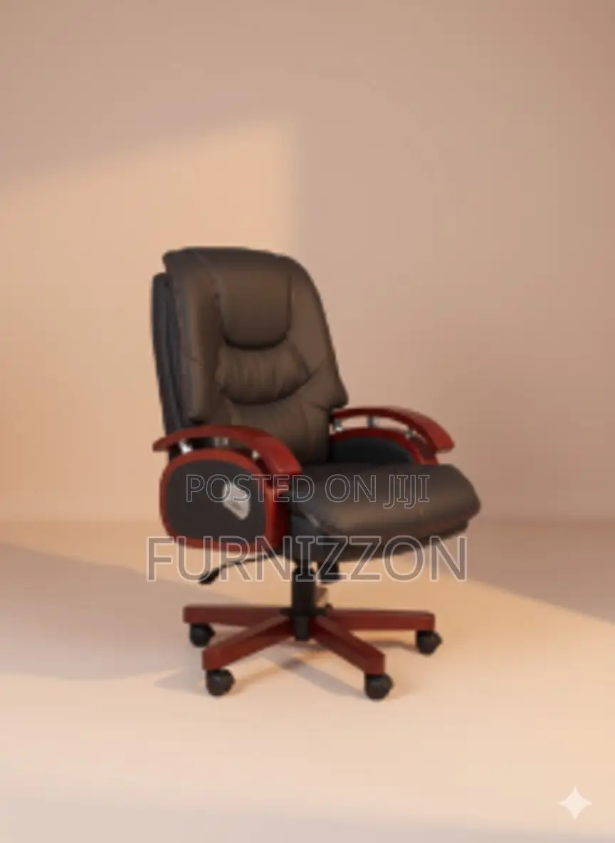 . Luxury Executive Height Adjustable Leather Office Seat Wooden Frame