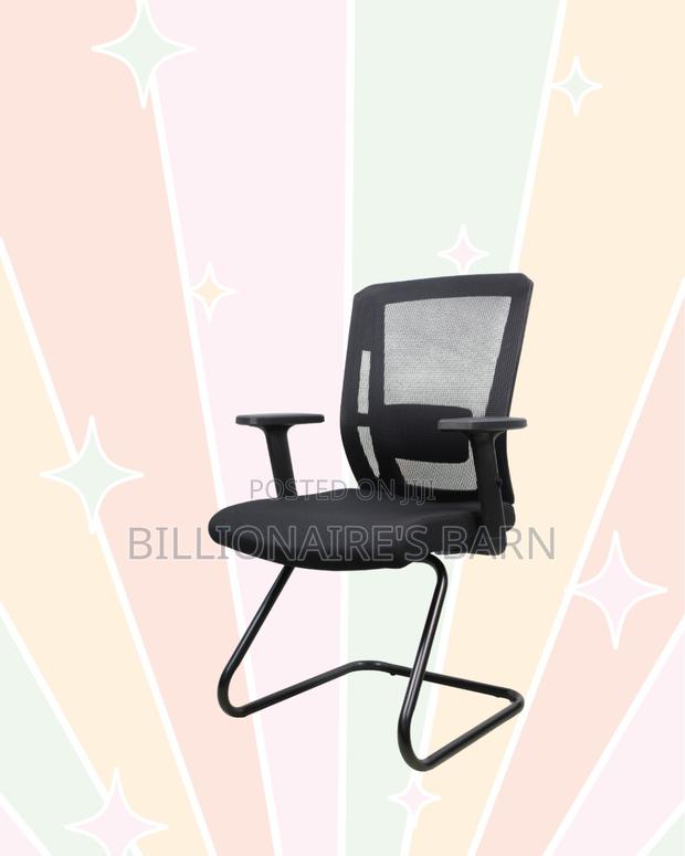 Black Visitor Chair | Breathable Support for Long Desk Hours - thumbnail 4
