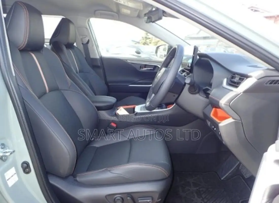 Toyota RAV4 Hybrid 2023 Silver
