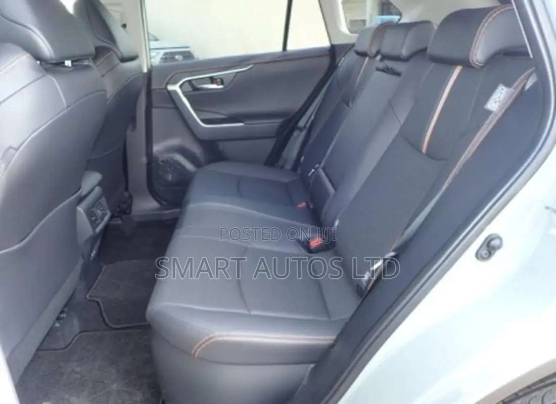 Toyota RAV4 Hybrid 2023 Silver
