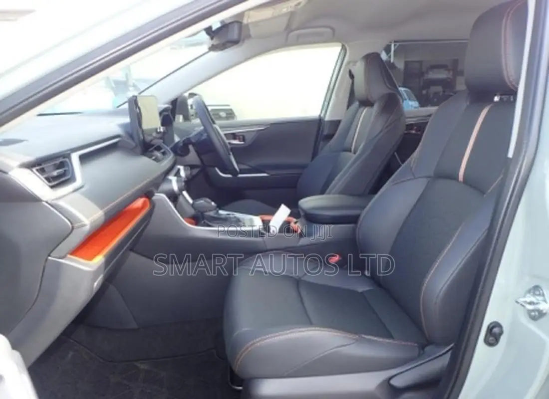 Toyota RAV4 Hybrid 2023 Silver