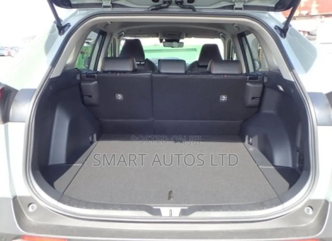 Toyota RAV4 Hybrid 2023 Silver