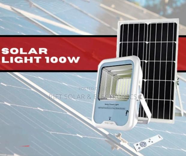 100 Watts Solar Floodlight With Maximum Light Sensor 12 HRS Straight - main view