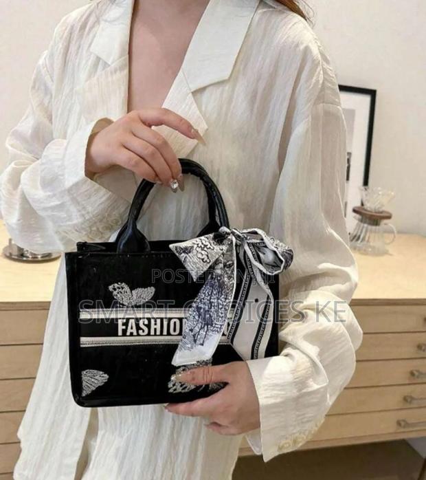 Fashionable Summer Handheld Bag - thumbnail 5