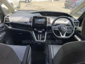Nissan Serena 2018 Blue