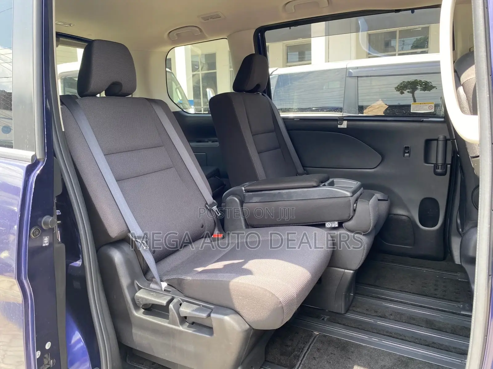 Nissan Serena 2018 Blue