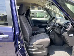 Nissan Serena 2018 Blue