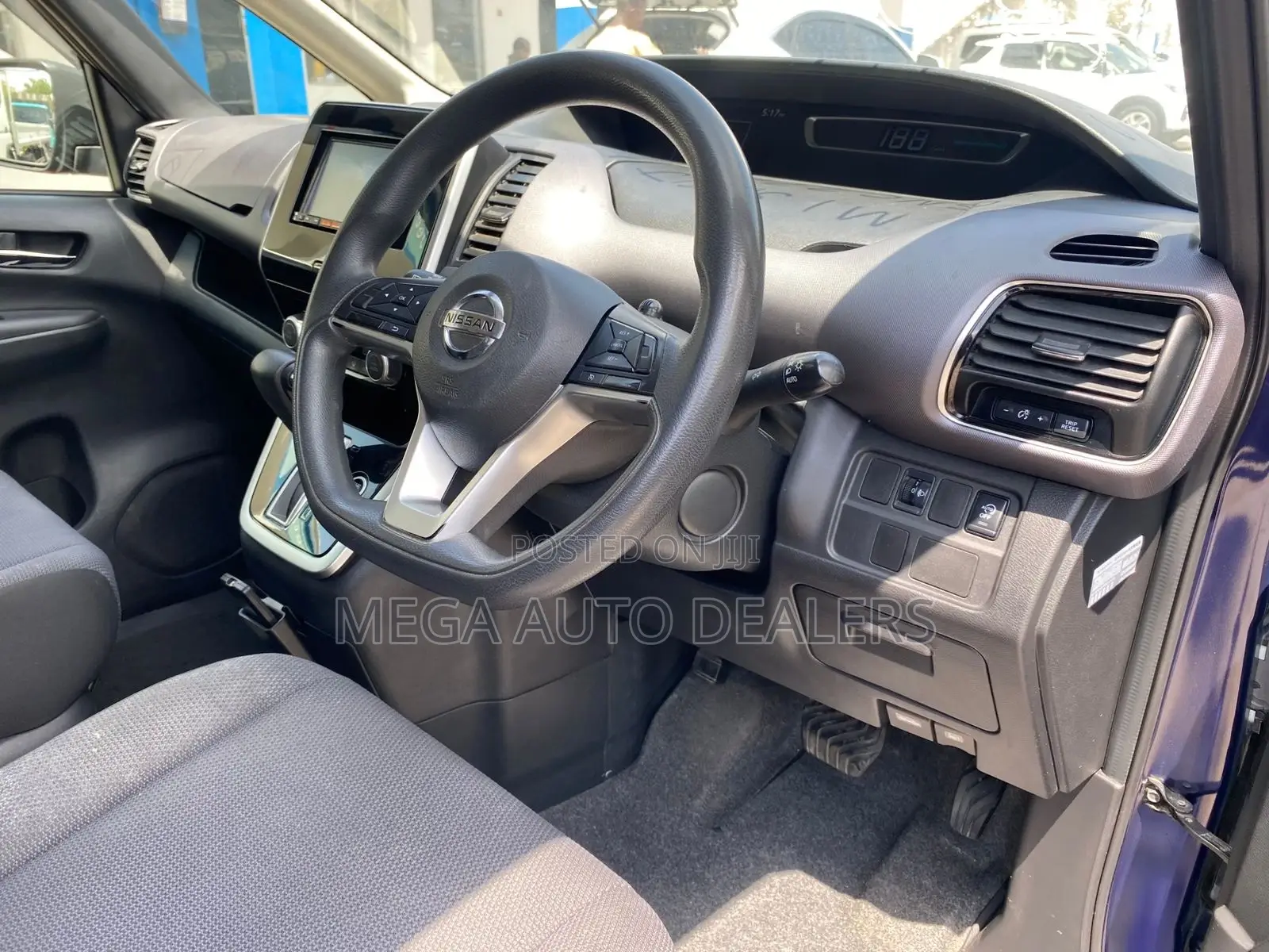 Nissan Serena 2018 Blue