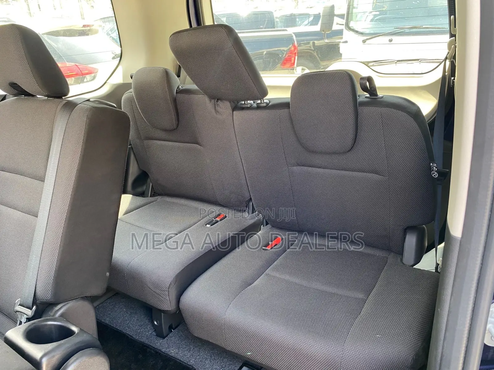 Nissan Serena 2018 Blue