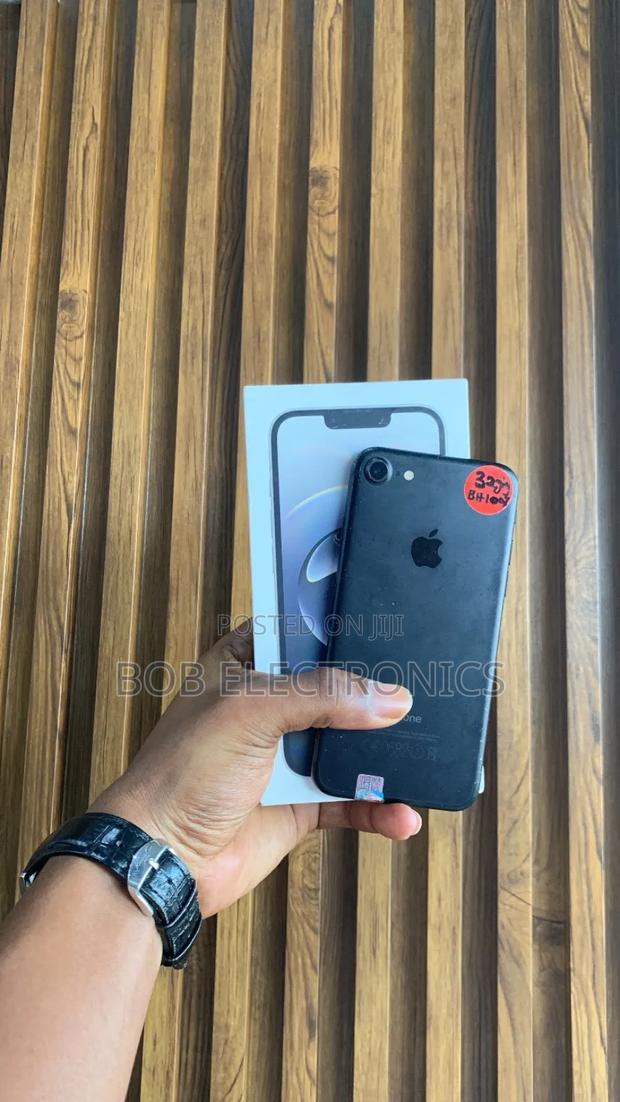 Apple iPhone 7 32 GB Black - main view