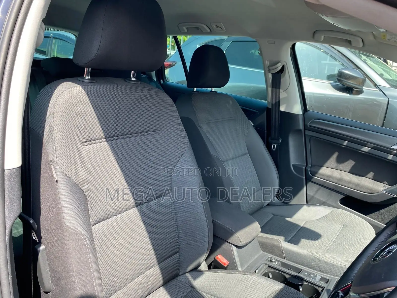 Volkswagen Golf 2018 Gold