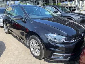 Volkswagen Golf 2018 Gold