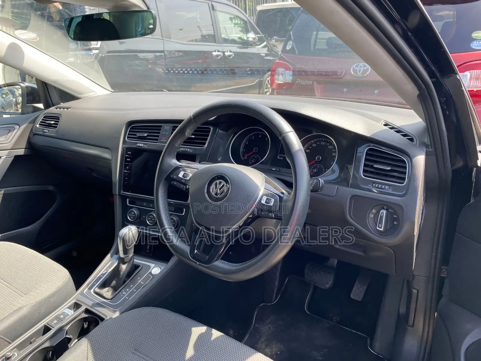 Volkswagen Golf 2018 Gold