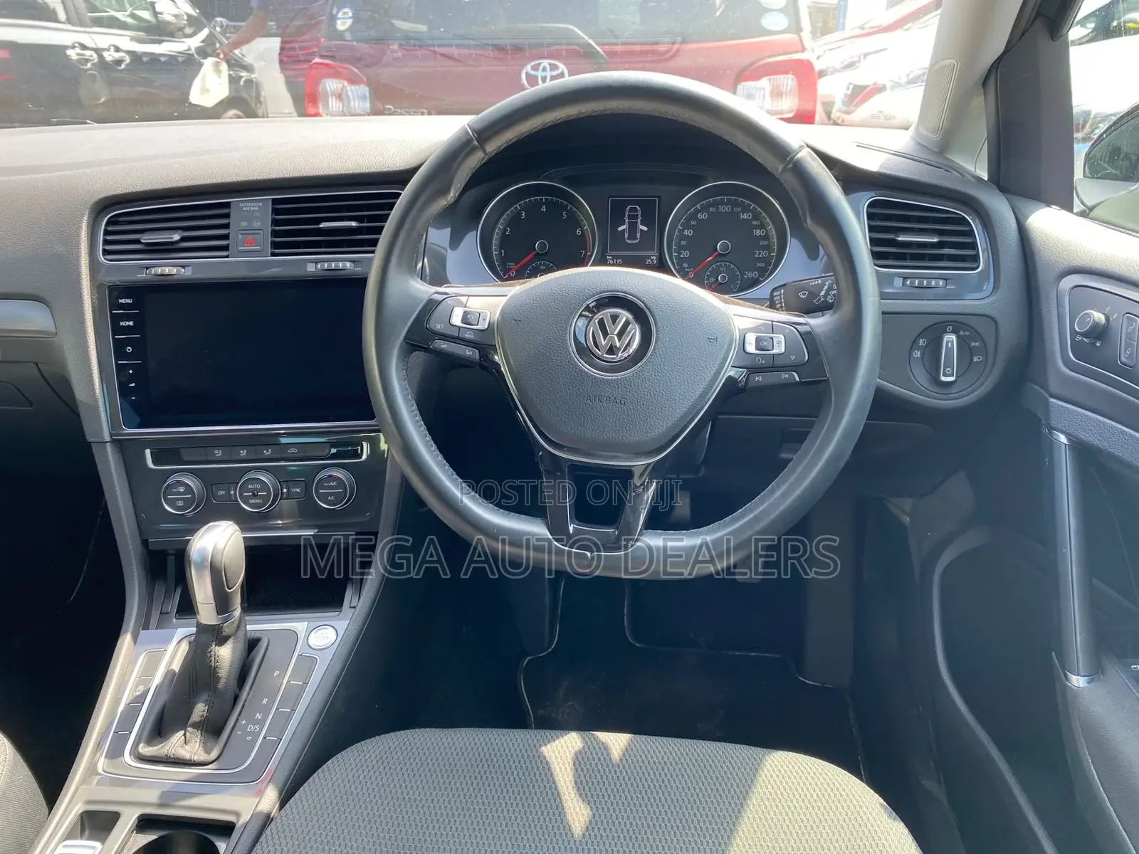 Volkswagen Golf 2018 Gold