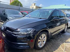 Volkswagen Golf 2018 Gold