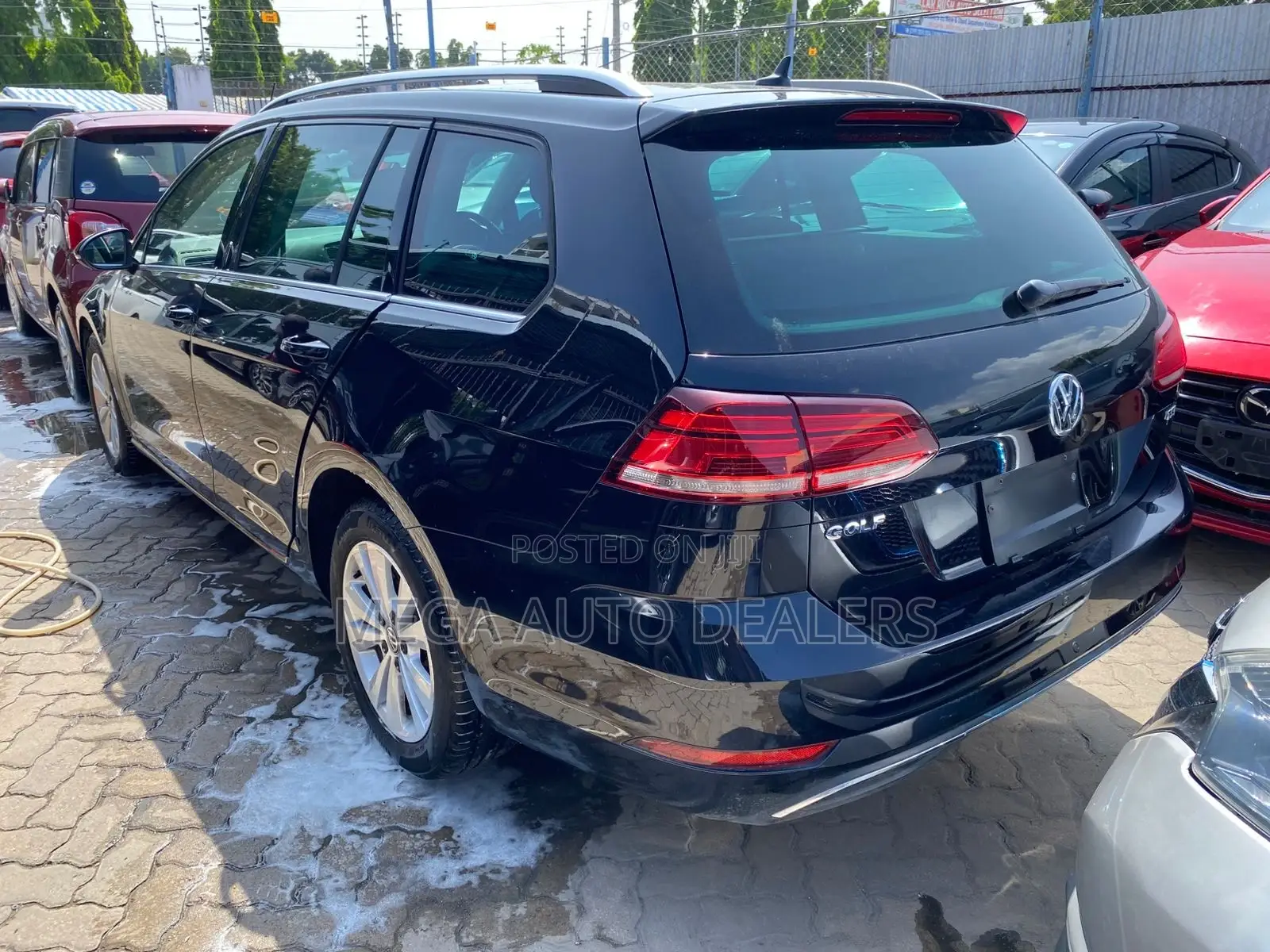 Volkswagen Golf 2018 Gold