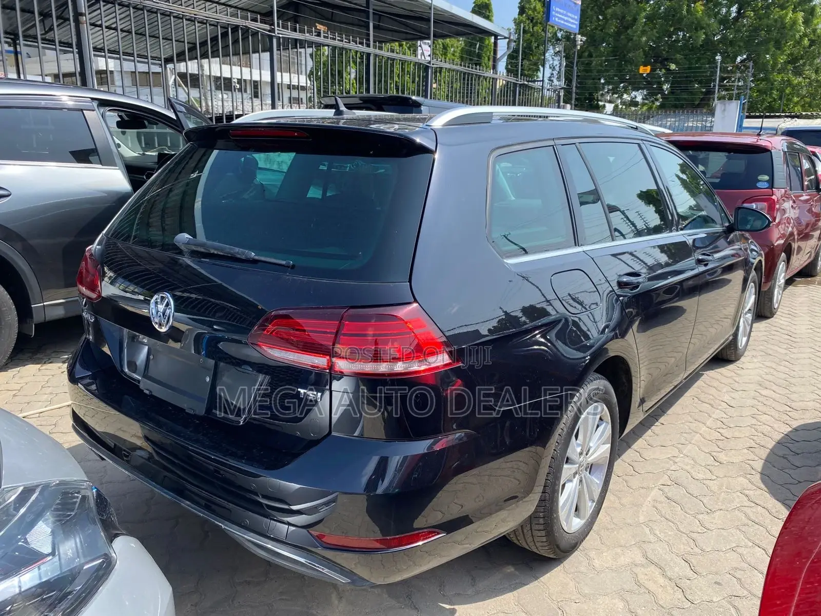 Volkswagen Golf 2018 Gold