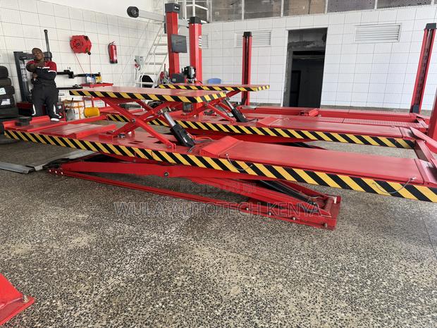 On-Ground Big Scissor Lift Machine - main view