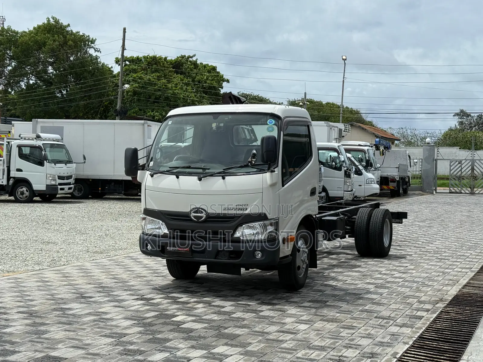 Hino Dutro 2017