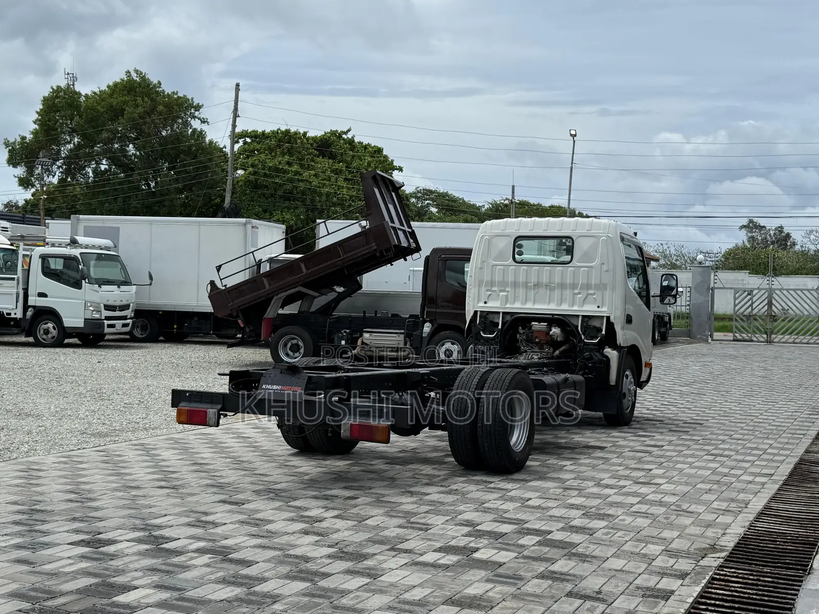 Hino Dutro 2017