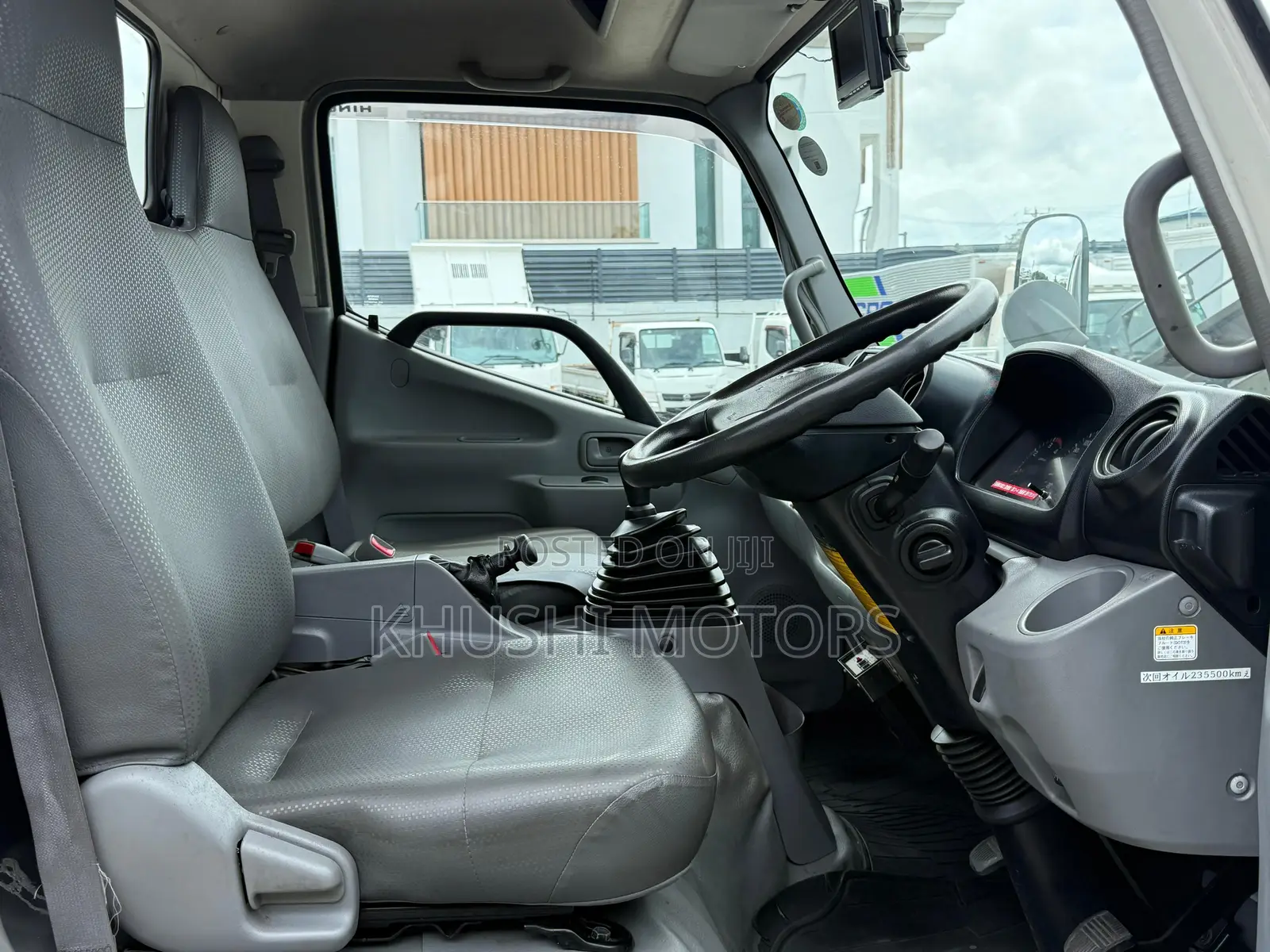 Hino Dutro 2017