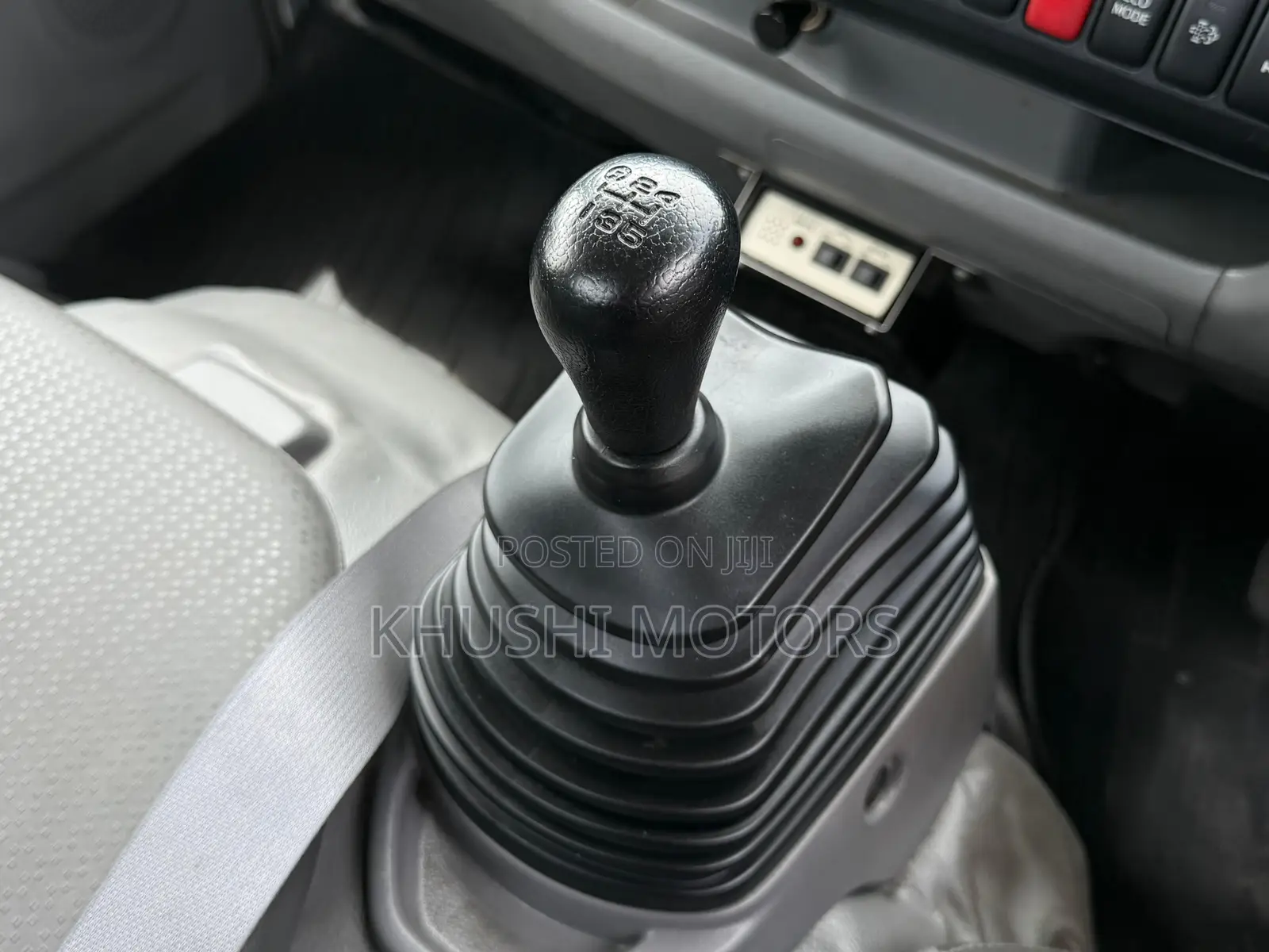 Hino Dutro 2017