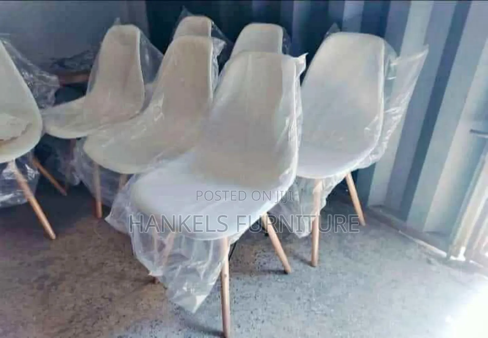Elegant Restaurant Chair for Cafés Dining Areas