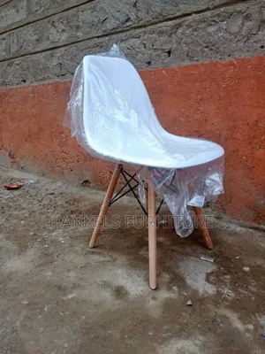 Space-Saving Restaurant Chair – Easy to Arrange