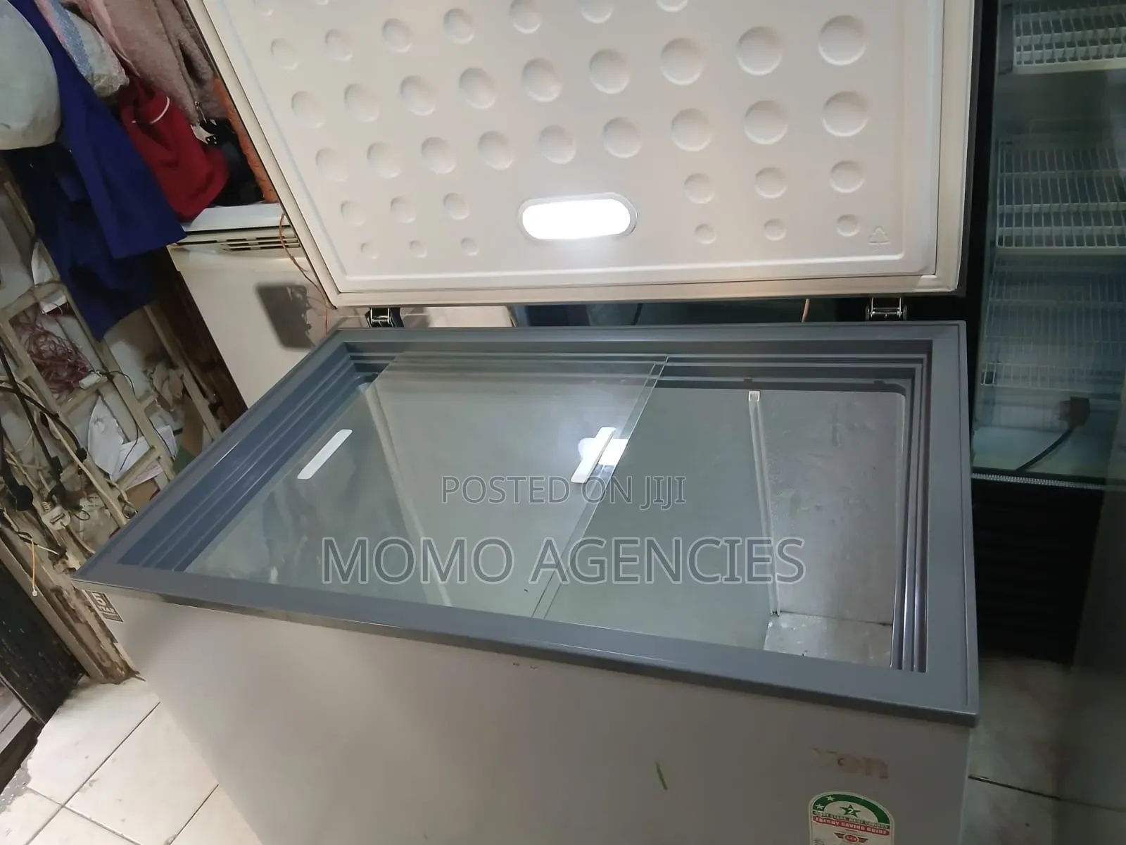 Clean Chest Freezer 251l