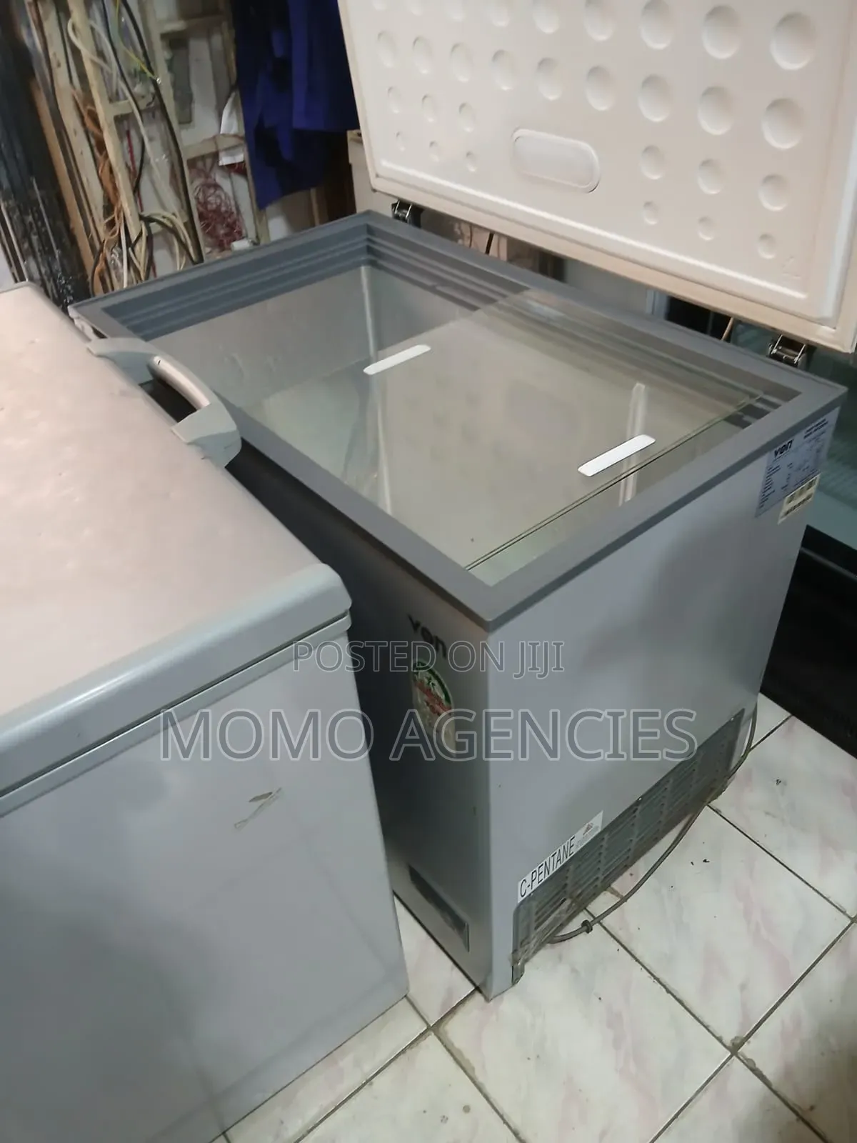 Clean Chest Freezer 251l
