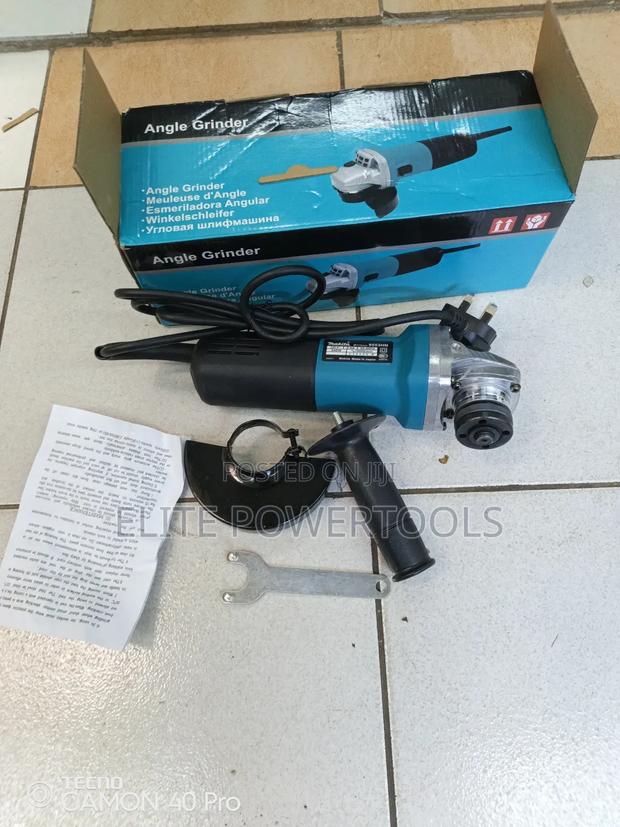 Makita 4" Grinder With It Accessories - thumbnail 3