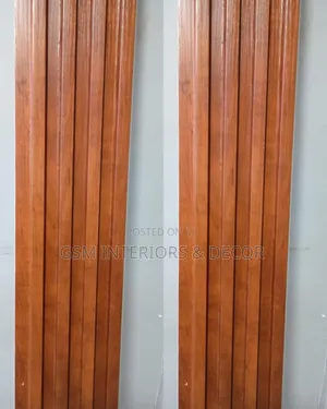 Shiny Brown Wall Panels in Fluit