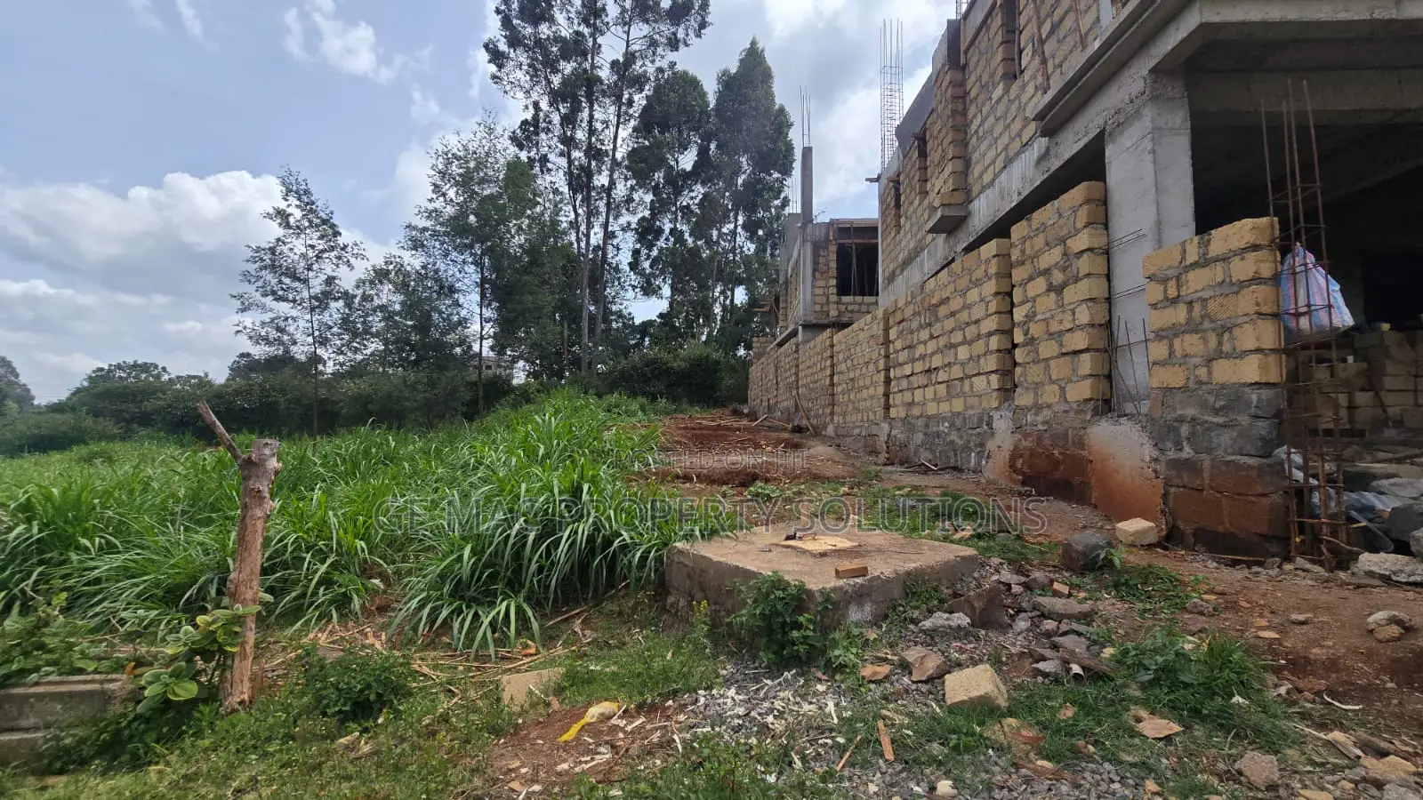 Prime Land for Sale on Kirawa Road at 27 M