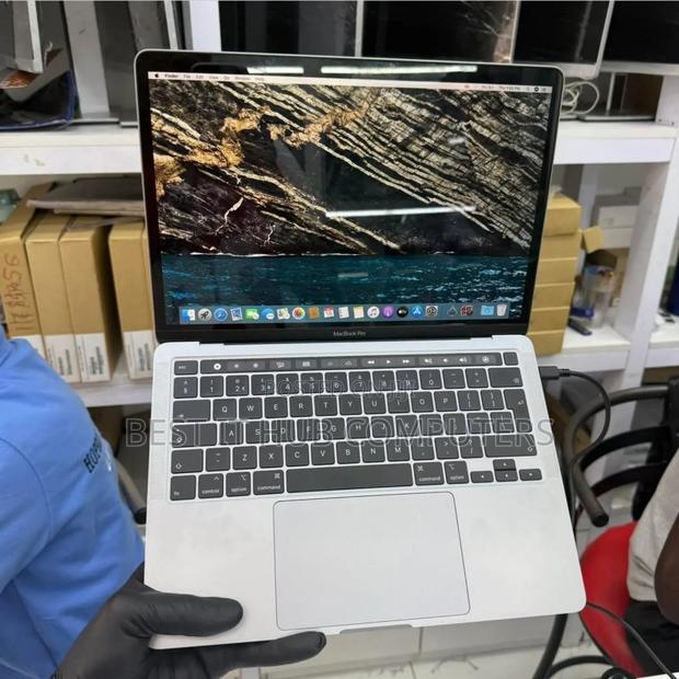 Laptop Apple MacBook Pro 2020 16GB Intel Core i7 SSD 1T