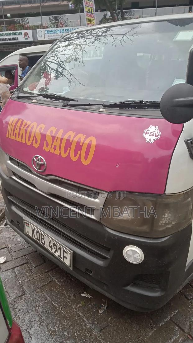 Toyota HiAce 2014 White