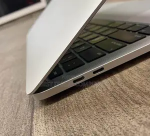 Laptop Apple MacBook Pro 2022 M2 8GB Intel Core i7 SSD 256GB