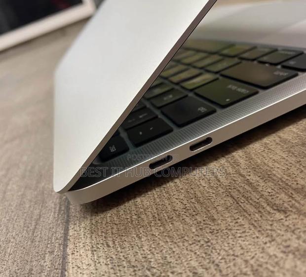 Laptop Apple MacBook Pro 2022 M2 8GB Intel Core i7 SSD 256GB - thumbnail 3