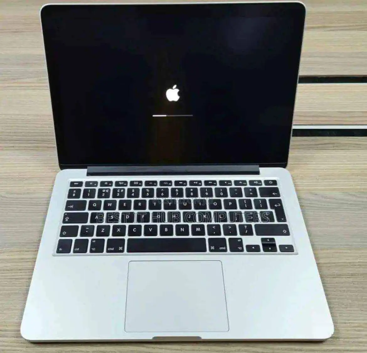 Laptop Apple MacBook Pro 2022 M2 8GB Intel Core i7 SSD 256GB