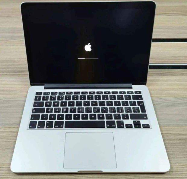 Laptop Apple MacBook Pro 2022 M2 8GB Intel Core i7 SSD 256GB - main view