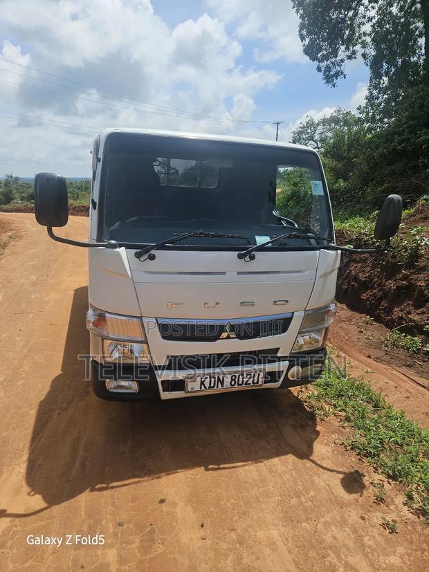 Mitsubishi Fuso Canter 2016 White - thumbnail 2