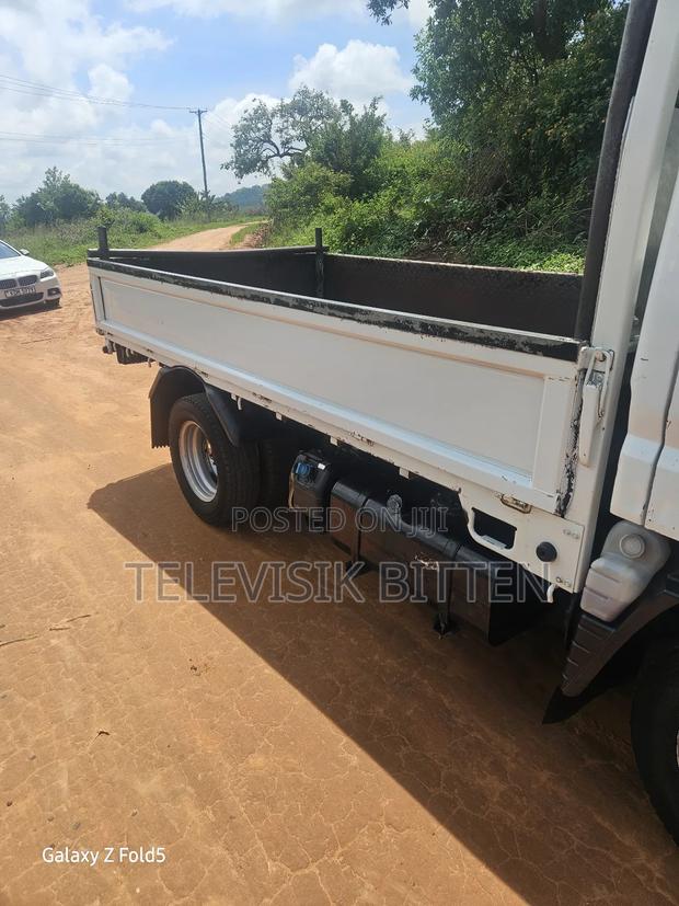 Mitsubishi Fuso Canter 2016 White - thumbnail 3