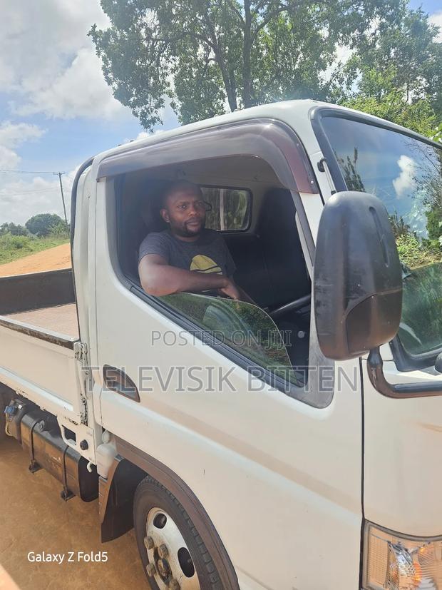 Mitsubishi Fuso Canter 2016 White - thumbnail 4