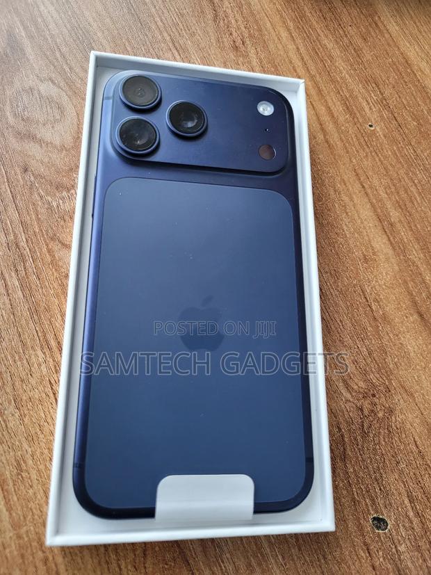 New Apple iPhone 17 Pro Max 256 GB Blue - main view